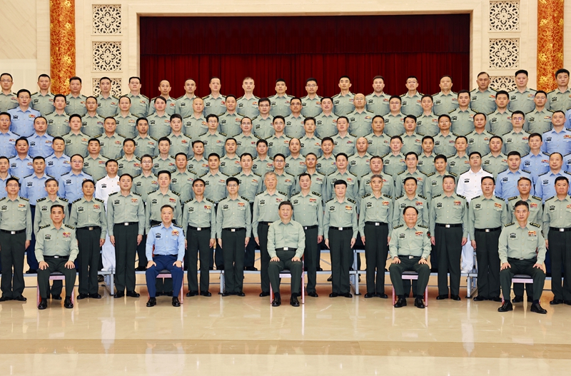 5月22日至24日，中共中央總書記、國家主席、中央軍委主席習近平在山東考察。這是23日上午，習近平在濟南親切接見駐濟南部隊上校以上領導干部，代表黨中央和中央軍委向駐濟南部隊全體官兵致以誠摯問候。